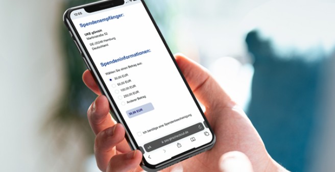 Smartphone mit Onlinespenden-Seite