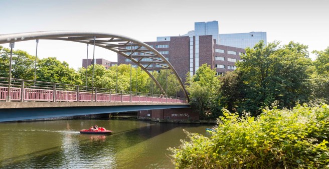 Außenansicht: ABK in der Alstercity, Blick über den Osterbekkanal