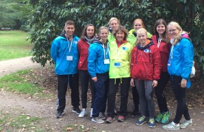 Gruppe von Betreuerinnen während des Wandertages