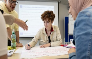  Anpassungsqualifizierung Pflegeberuf UKE-Akademie