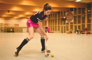 Sportmedizinerin Katrin Kauschke beim Hockey