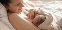 Mutter mit Neugeborenem im UKE