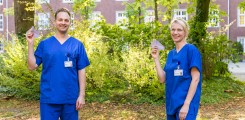 Thomas Steinbild und Ina Schirrmacher aus der Pflege