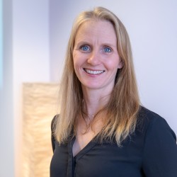Prof. Dr. Lena Jelinek