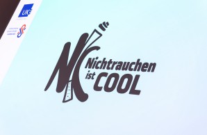 Schriftzug von Nichtrauchen ist cool auf einem Bildschirm