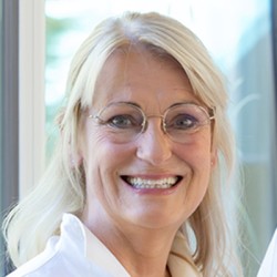 Quadratisches Porträt von Petra Gilb
