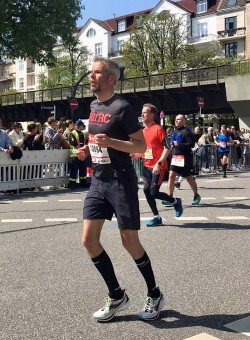 Kniepatient Athleticum beim Hamburg-Marathon