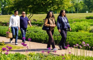 Shadi Ant mit ihrer Familie im Norderstedter Stadtpark