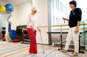 Patientin und Therapeutin Physiotherapie