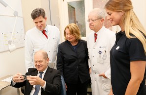 Bürgermeister Olaf Scholz und Gesundheitssenatorin Cornelia Prüfer-Storcks besuchen die Hamburg City Health Study im UKE