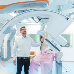 Jan-Hendrik Friedrichs in einem der insgesamt zehn hochmodernen neuen Herzkatheterlabore