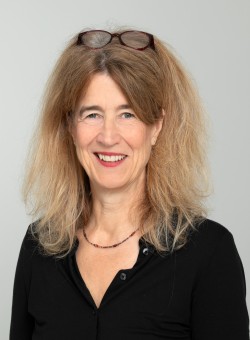 Dr. Claudia Mews