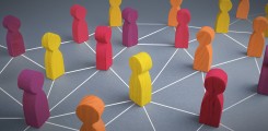 Rote und gelbe Spielfiguren auf einem Netz aus Linien 