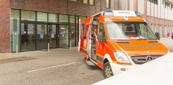 Rettungswagen vor der Notaufnahme