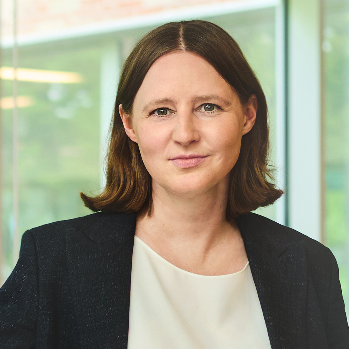 Portraitbild Frau Prof. Dr. Gwendolyn Gramer