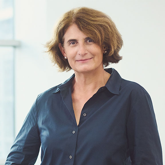 Portrait Prof. Dr. Eva Tolosa