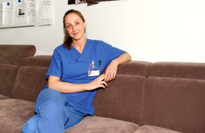 Lea Fengler im Aufenthaltsraum auf der Intensivstation des Kinder-UKE.