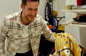Sehr beliebt unter den Kindern: Hobby Horsing auf dem Stationsflur :-)