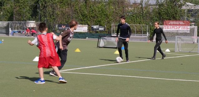 Die Kinder lieferten sich klasse Ballwechsel im Training