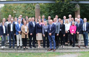 Mit freundlicher Genehmigung des CCC Niedersachsen – Vertretende der onkologischen Zentren und politische Repräsentan-ten der 5 norddeutschen Bundesländer (s. Text)
