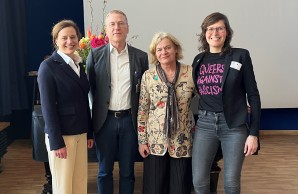 Foto (v.l.n.r.): Prof. Dr. Katja Weisel (Stlv. Direktorin UCC Hamburg), Prof. Dr. Dr. Martin Härter (Direktor, IPMP), Franziska Holz (Geschäftsführerin der Hamburger Krebsgesellschaft e.V.) und Prof. Dr. Isabelle Scholl (Stlv. Direktorin IPMP, Leiterin der Spezialambulanz für Psychoonkologie)