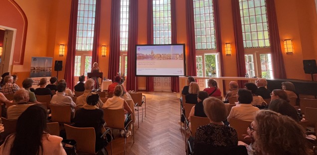 Zahlreiche Besucher im Erika-Haus zum 3. Hamburger Patient:innenkongress Krebsmedizin