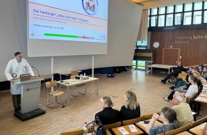 Prof. Dr. Carsten Bokemeyer eröffnet die Auftaktveranstaltung 