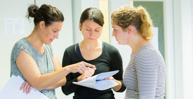Auszubildende in Diskussion
