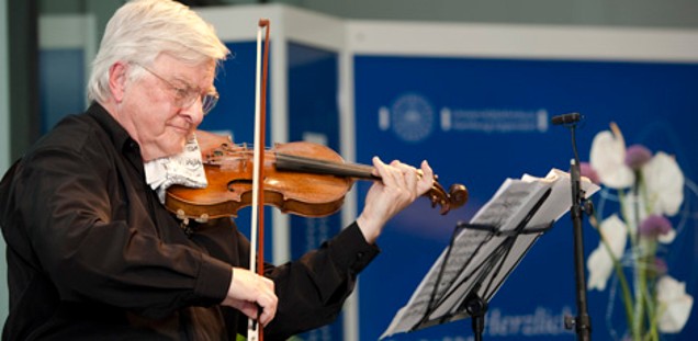 Geiger bei einem Konzert im UKE